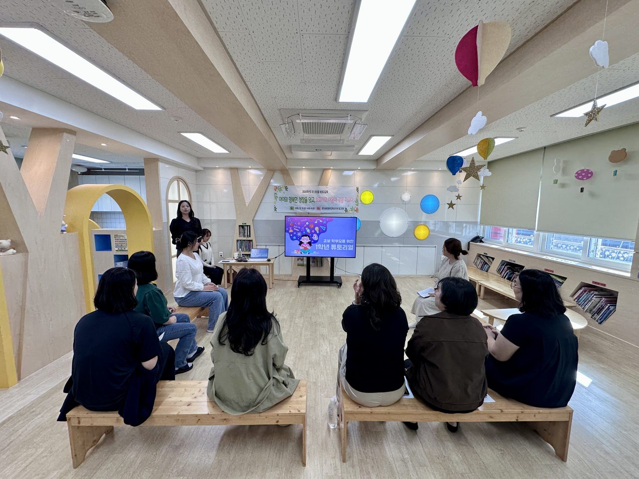 영주남부초병설유치원, 예비 초등 학부모 대상 이음교육…입학 적응법과 꽃 힐링 활동