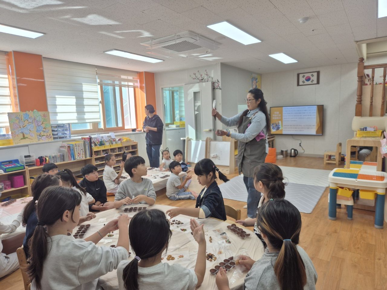 기성초, 학교로 찾아온 쇼콜라티에 수업… 소규모 학교 학생들 초콜릿 직접 만들며 진로 탐색