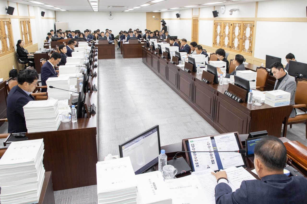 경북도의회 예결특위, 2025회계연도 결산 원안 의결… 소나무재선충·신공항·사업 이월 집중 질의