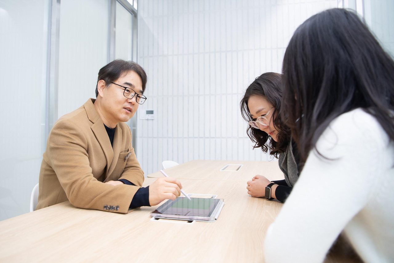 구미 원스톱민원팀 ‘베테랑 팀장’, 239억 투자·56명 고용 이끌어 대통령 표창