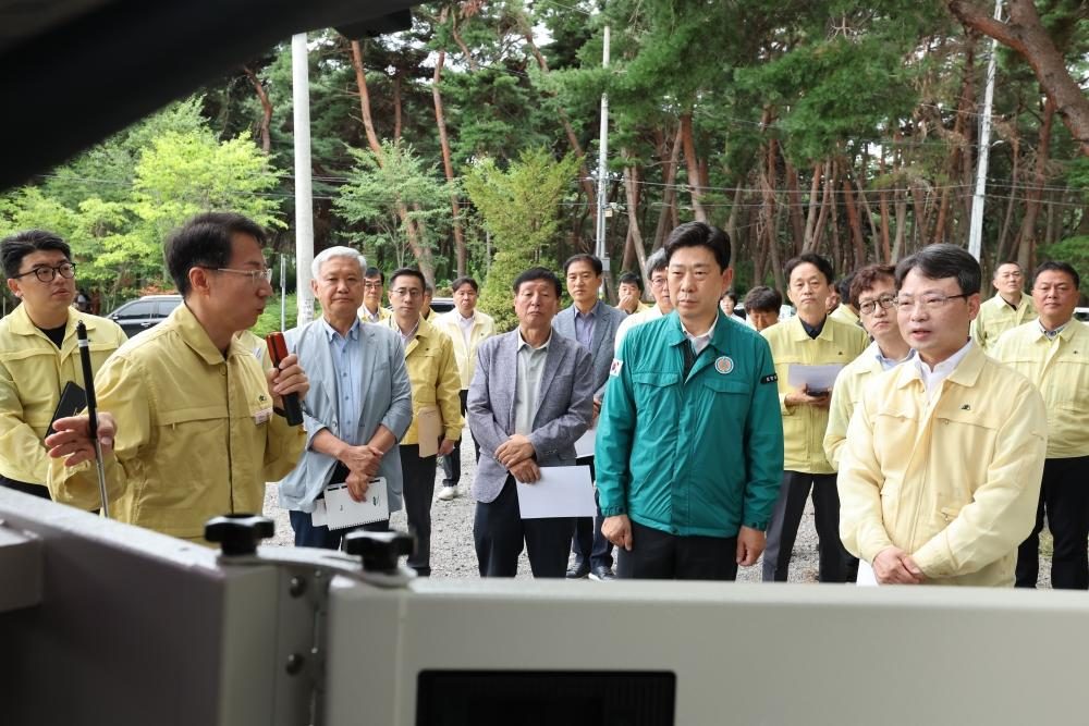포항시, 소나무재선충병 확산 차단 총력…산림청장과 항공방제 현장 합동 점검