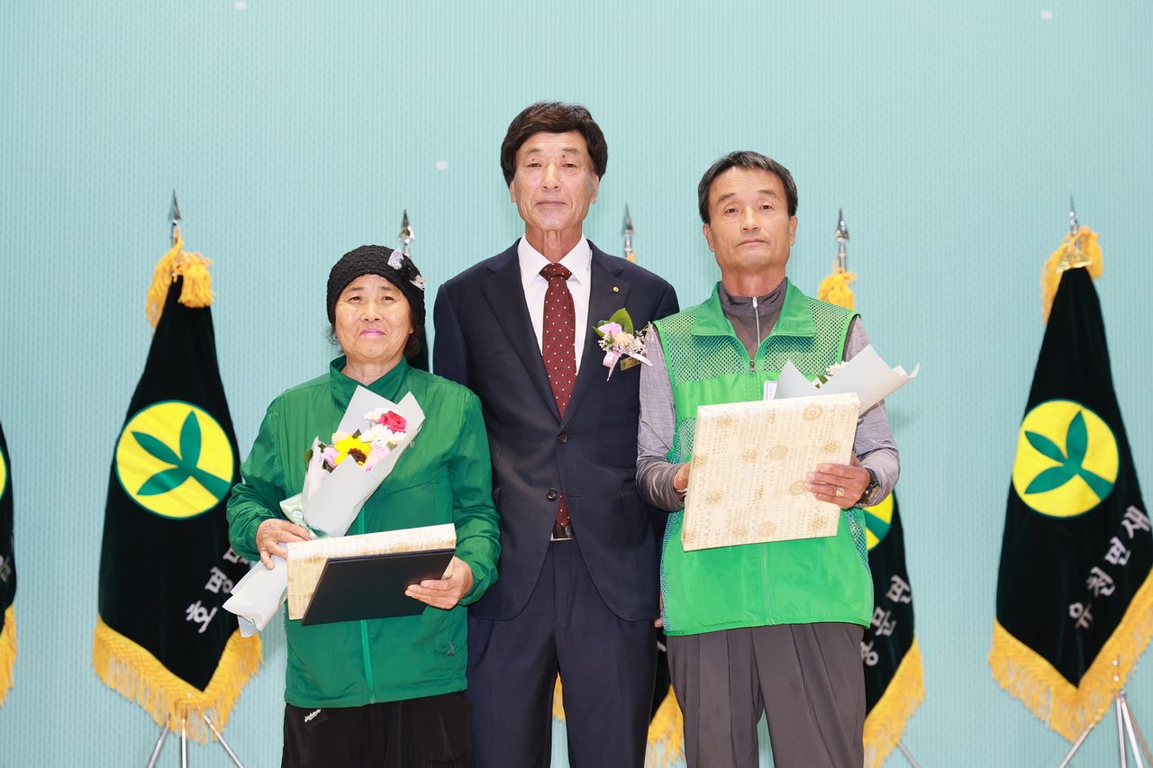 예천 새마을지도자 600여 명 한마음대회…우수지도자 17명 도 새마을회장 표창 등 받아
