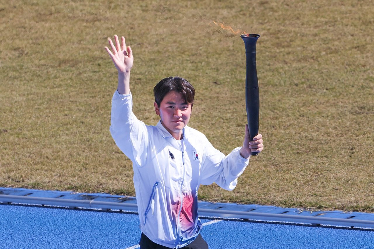예천군민체육대회 호명읍 종합우승 4연패… 1만여 명 참여, 양궁 김제덕 성화 점화