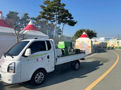 청도반시축제 16~18일 개막 앞두고 행사장 방역… 국민체육센터·야외공연장 소독