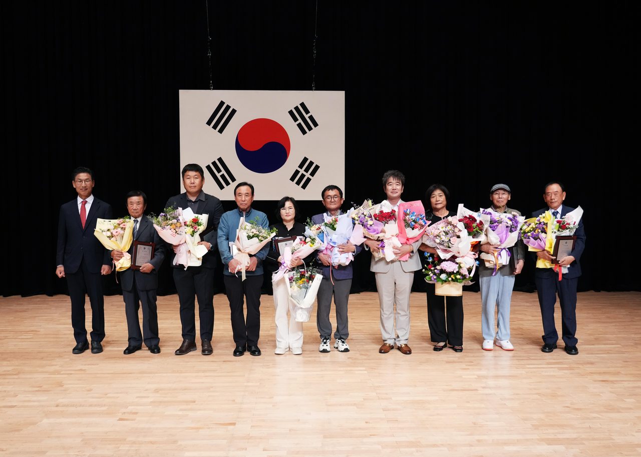 영천시, 시정발전 유공자 29명 표창… 3분기 수여식 시민회관서 열려