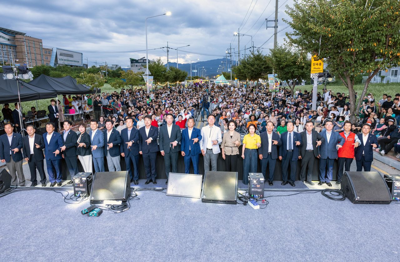 홍록기·오정태·안소미 무대 오른 칠곡 석적읍 승격 20주년 화합한마당, 5천여 명 찾았다